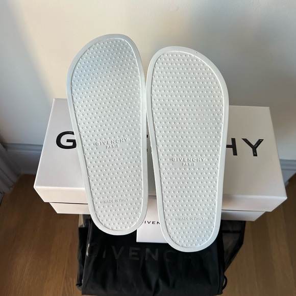 Givenchy Logo-Embossed Pool Slide Sandals - Picture 7 of 14